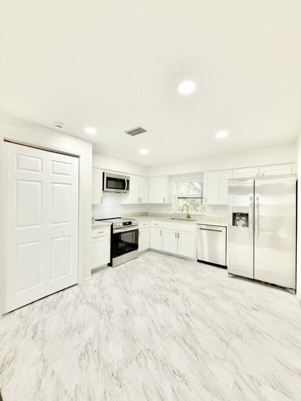 Building Photo - 11705 North Dr