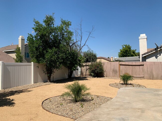 Building Photo - Newly updated 3 bedroom home in Menifee av...