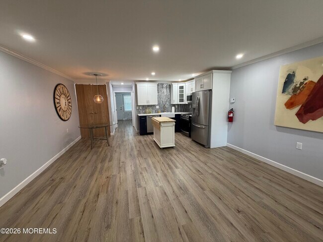 Building Photo - 533E Dartmoor Ct