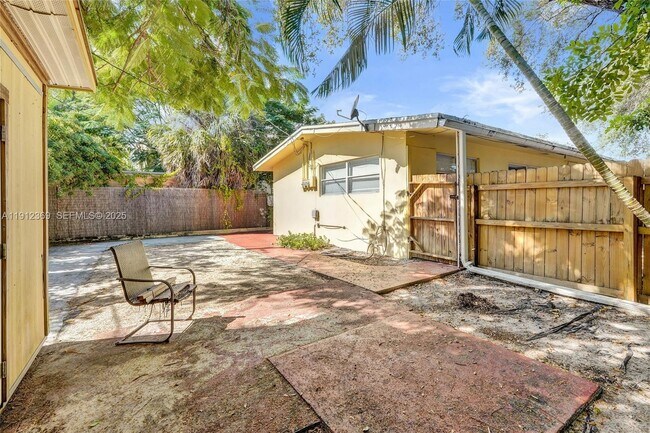 Building Photo - 720 SE 15th St