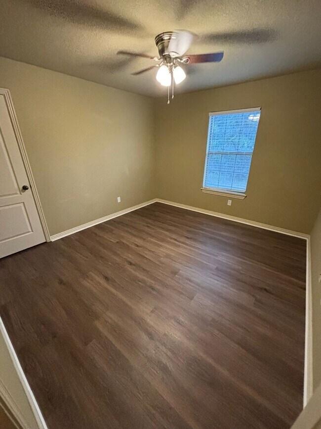 Building Photo - 50-52 S Ray