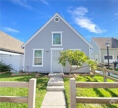 Building Photo - 14515 Woodland Dr