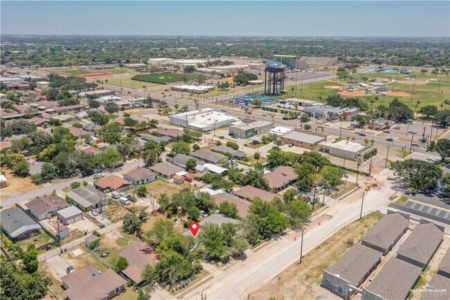 Building Photo - 25 Quince Ave