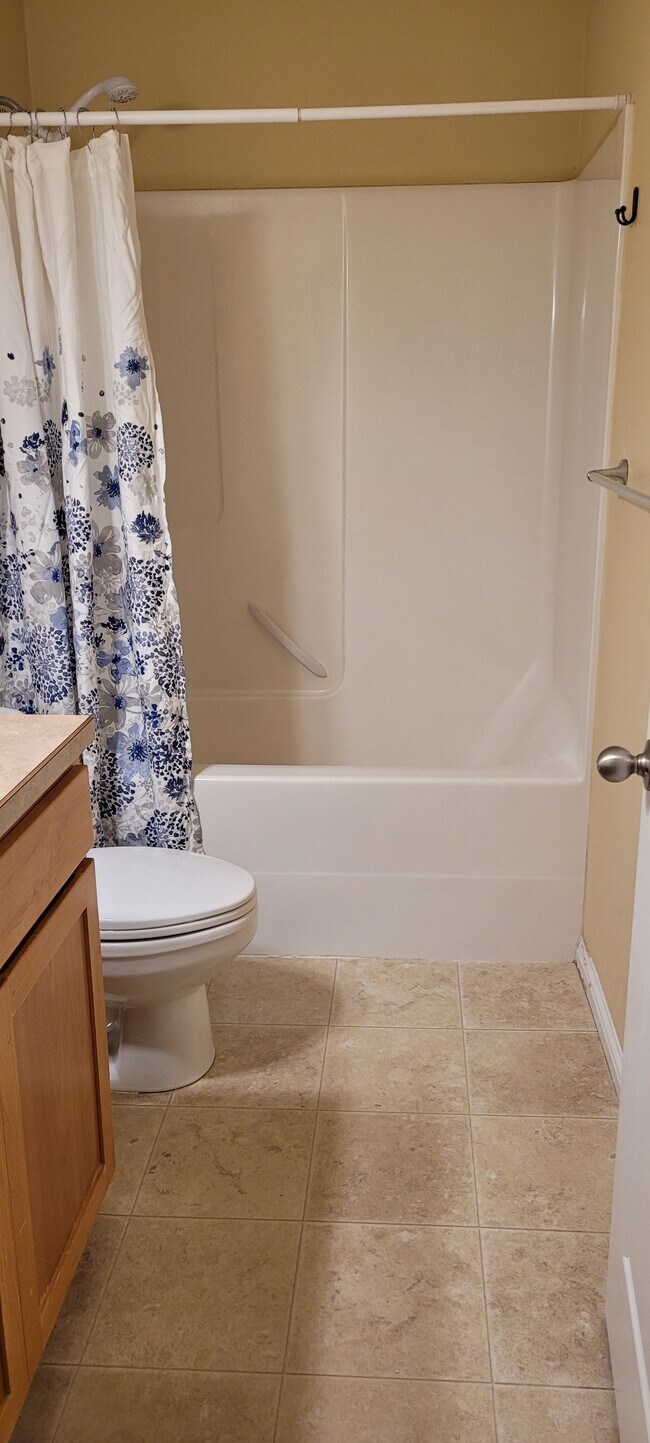 Building Photo - 539 SE Oak Grove Ave