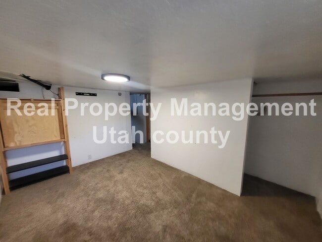 Building Photo - Pet Friendly Home in Provo