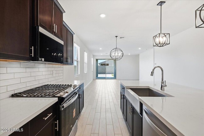 Building Photo - 15875 W Cottontail Ln