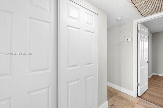 Building Photo - 3242 Coral Ridge Dr