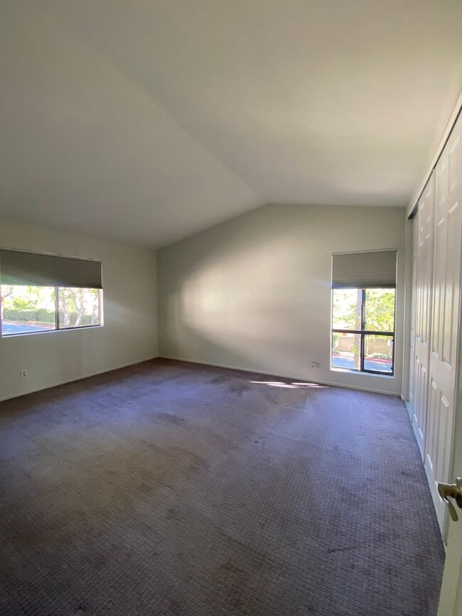 Building Photo - Alta Loma Woods Two Bed with Small Yard an...