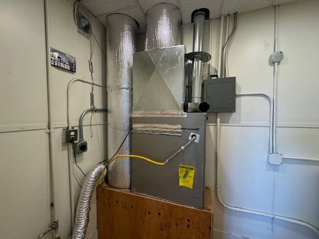 Building Photo - 111 W Hawthorne St