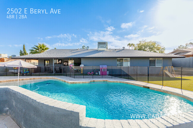 Building Photo - Modern 4 bed 2 bath home with a pool!