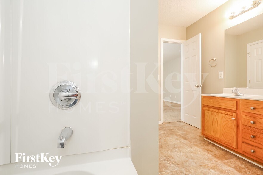 Building Photo - 4708 Mallard Creek Dr