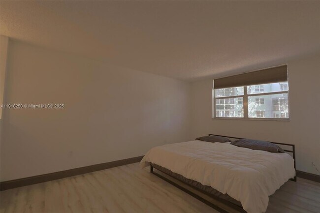 Building Photo - 9300 Lime Bay Blvd