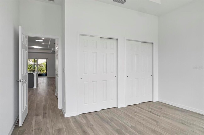 Building Photo - 31 Louvet Ln