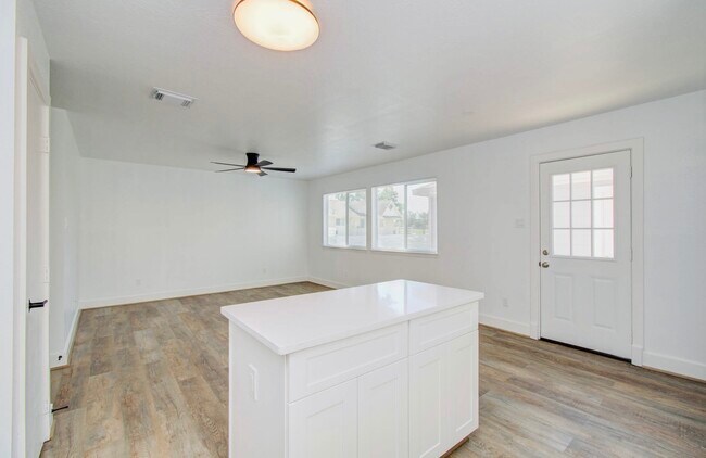 Building Photo - 6117 Settlers Square Ln