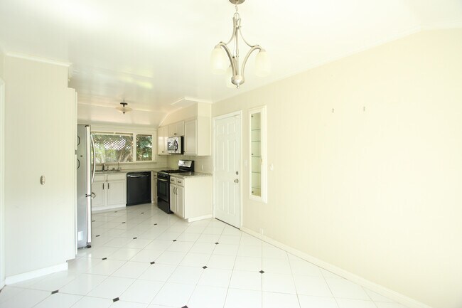 Building Photo - 1137 Forest Ave