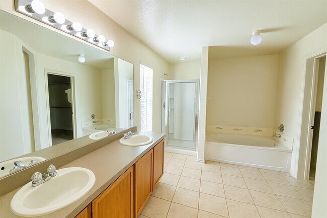 Building Photo - 14401 Gurney's Eagle Dr