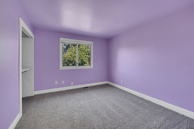 Building Photo - $3,095.00, 4-bed, 2.5-bath located in West...