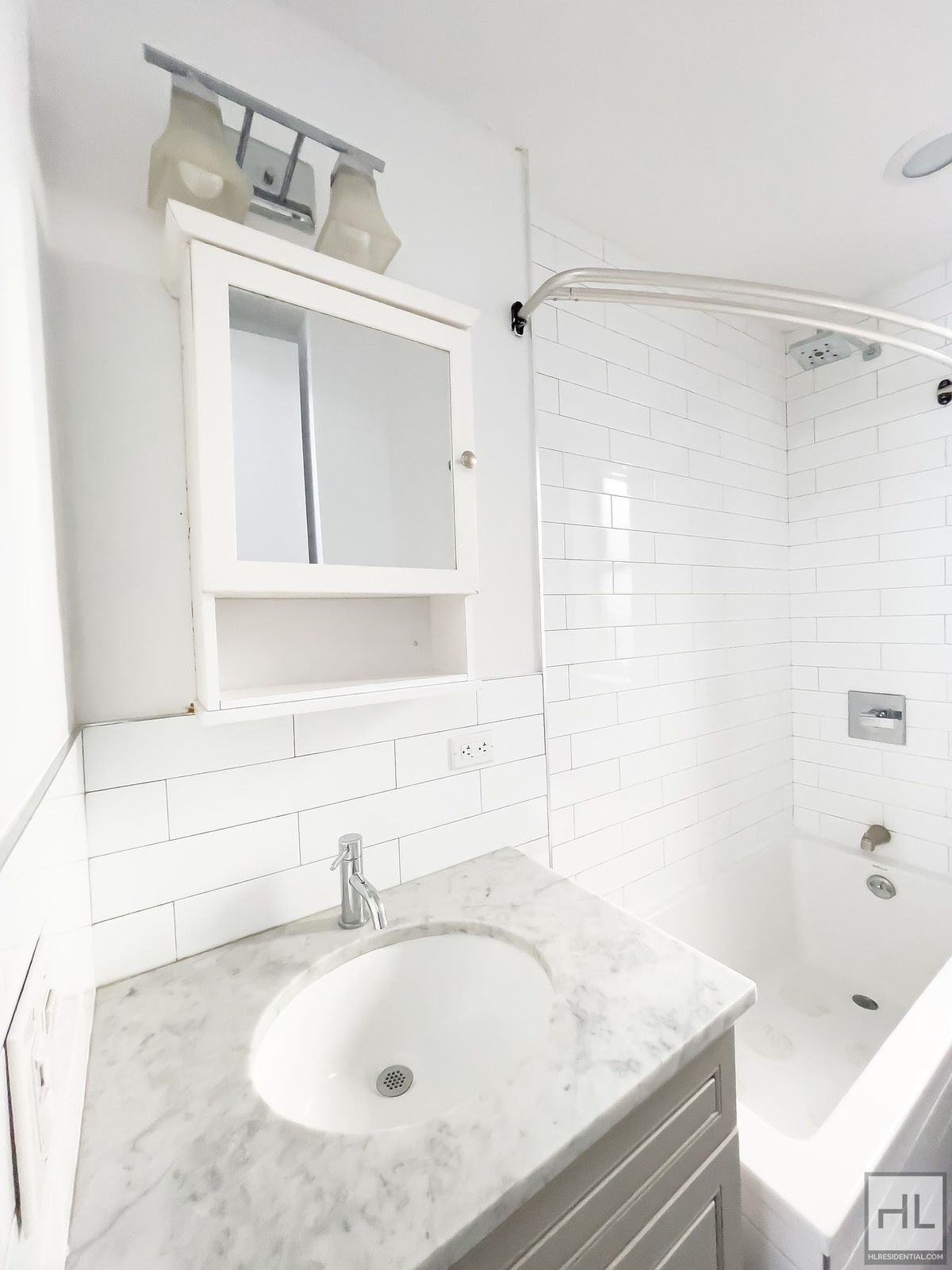 Building Photo - EASTERN PARKWAY / Crown Heights / Spacious...