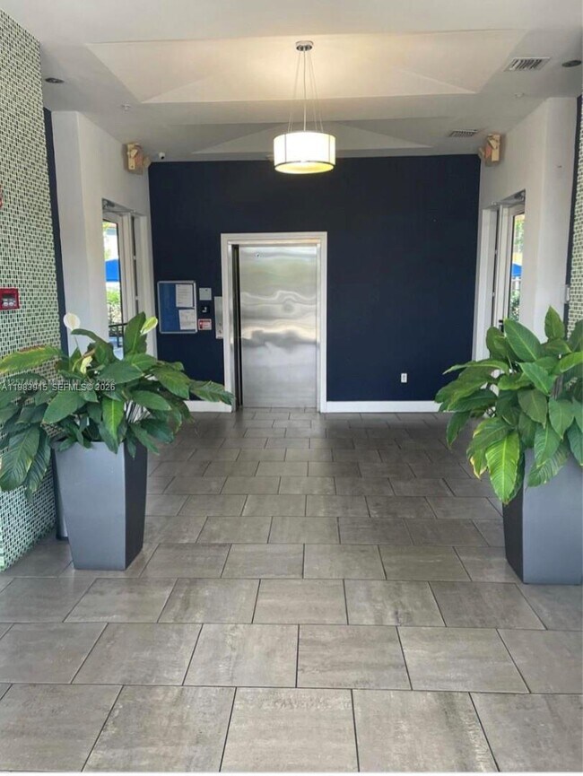 Building Photo - 1791 NE Miami Gardens Dr