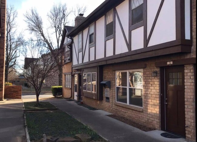 Primary Photo - 3119 E 25th Pl