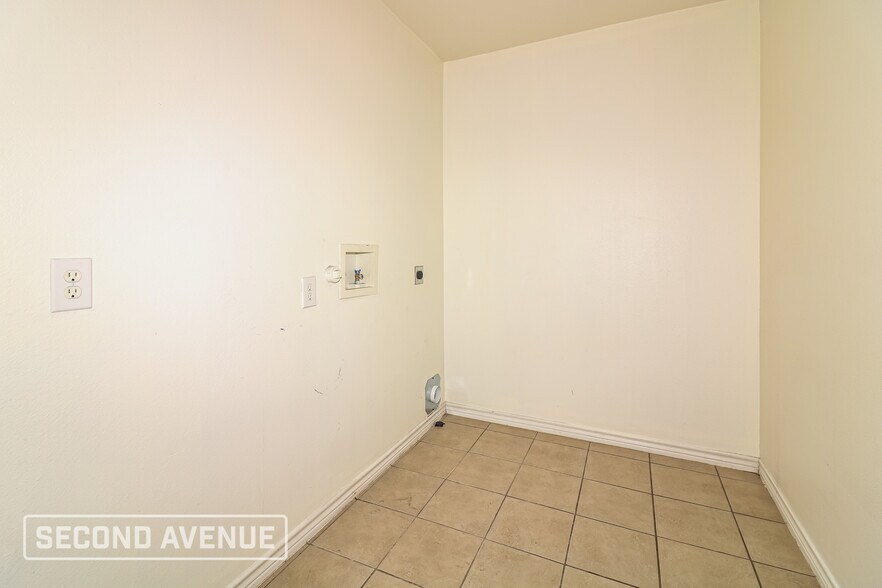 Building Photo - 6010 Suffolk Dr