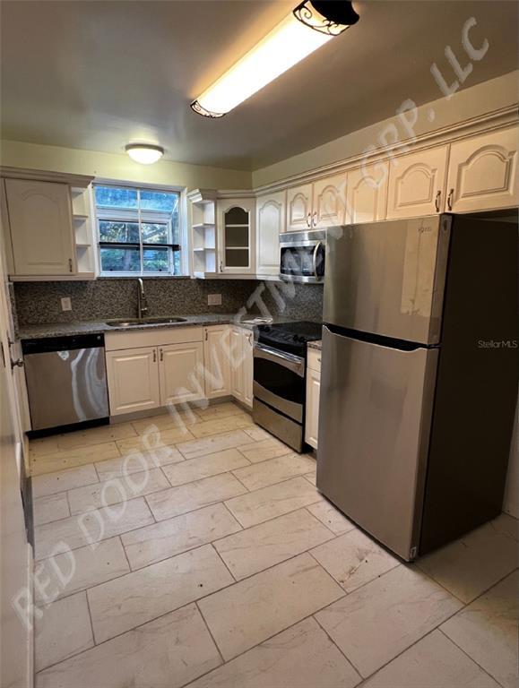 Building Photo - 712 Floral Dr