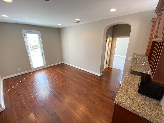 Building Photo - 4 Bed 5 Bath Beautiful Custom Home In Danv...