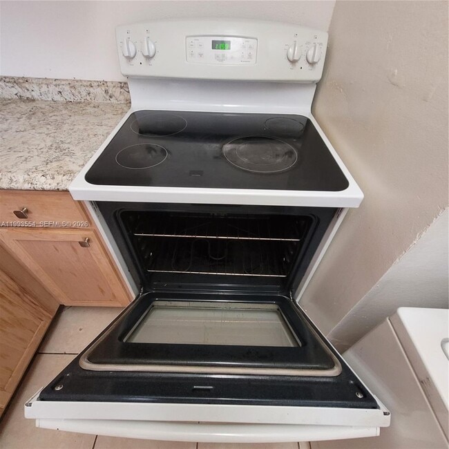 Building Photo - 10090 NW 80th Ct