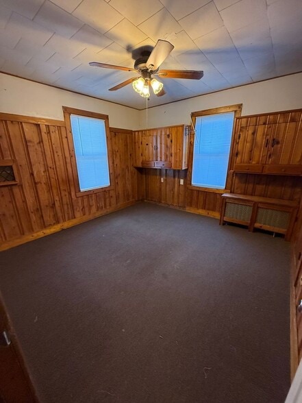 Building Photo - 621 Springfield St