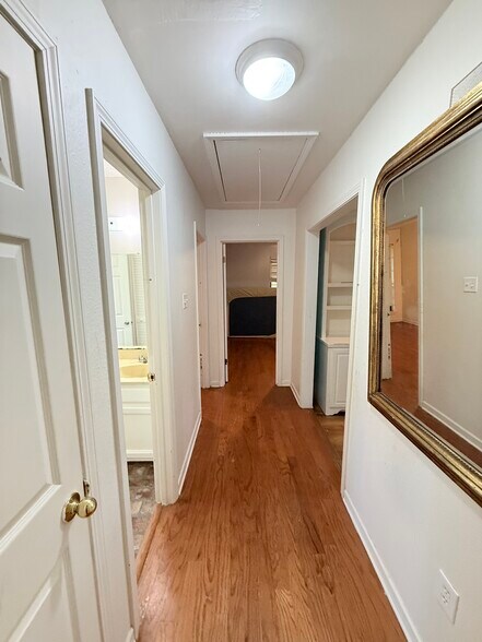 Building Photo - 2011 Aspenwood Dr