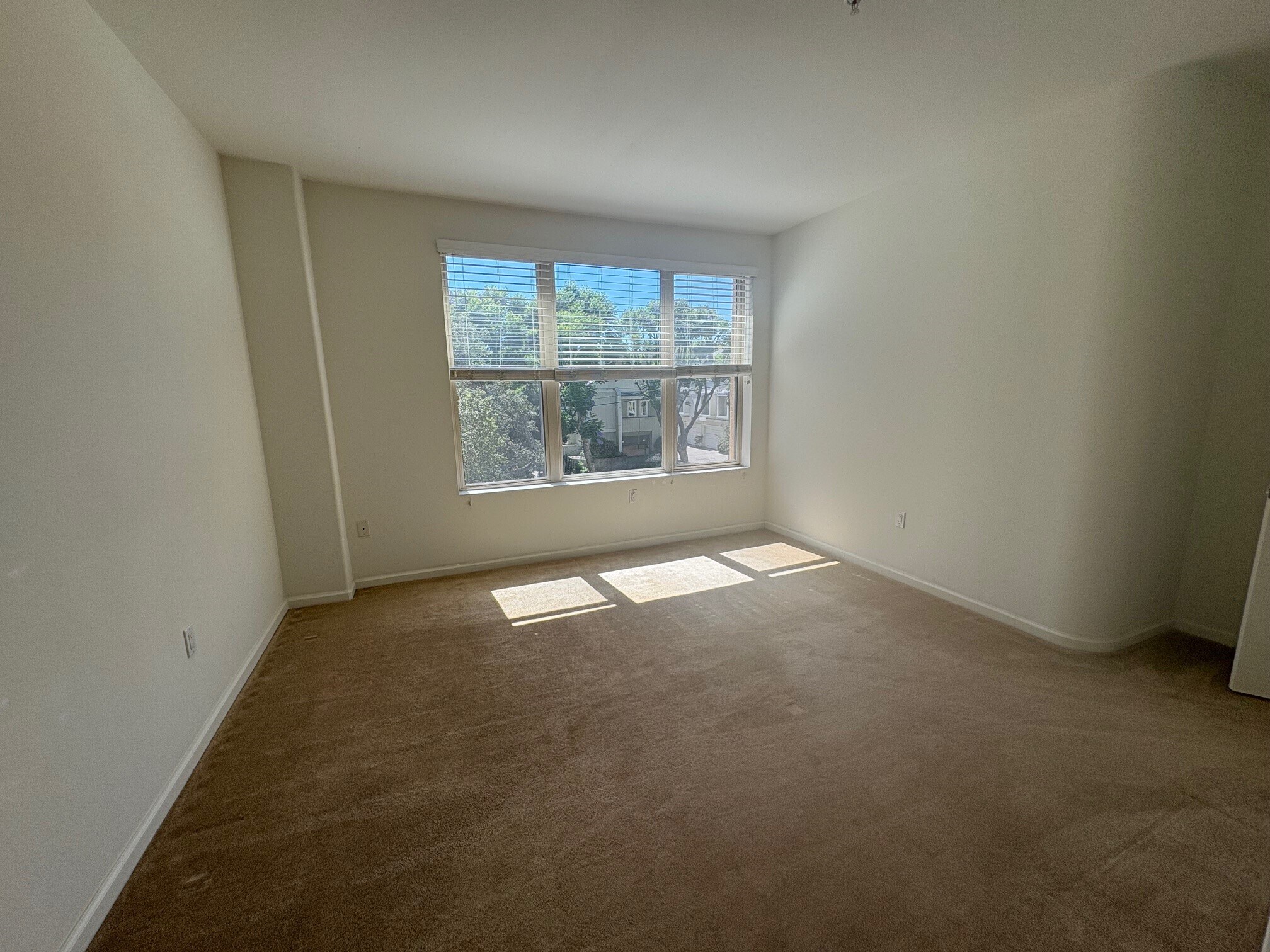 Master Bedroom - 128 N Oak Knoll Ave