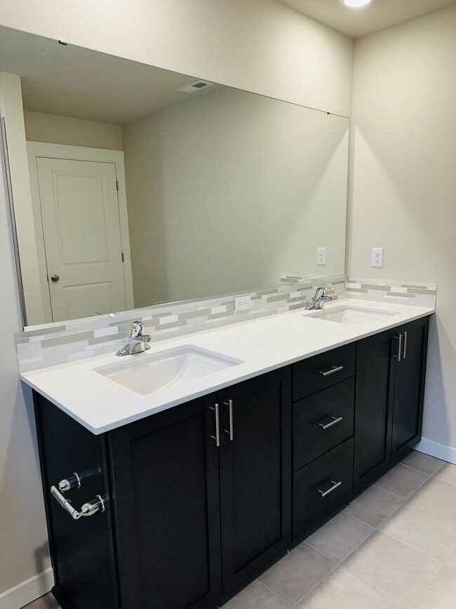 Building Photo - Newer 3-Story 3 Bedroom DR Horton Home in Lake Stickney/Everett - SHORT TERM LEASE OFFER