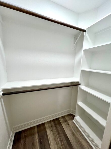 Building Photo - 545 S 28th St