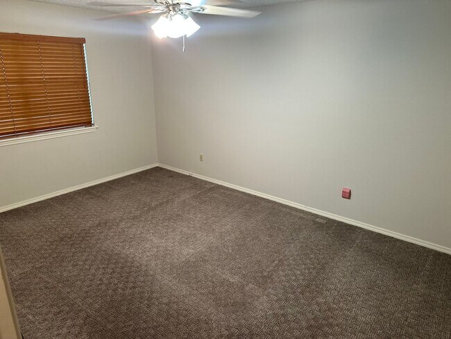 Building Photo - Available Now!  3-Bedroom, 2-Bathroom Spri...