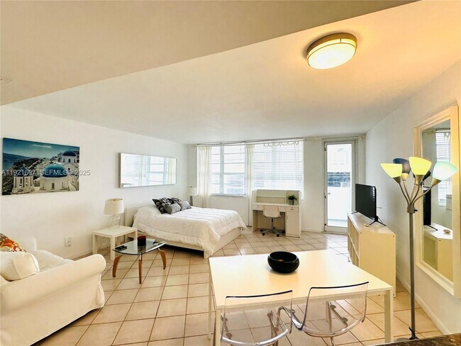 Building Photo - 100 Lincoln Rd