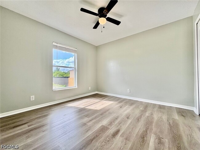 Building Photo - 714 Knox Ave S