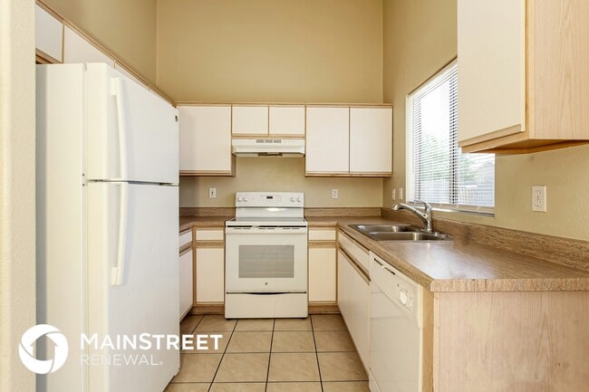 Building Photo - 8923 W La Reata Ave