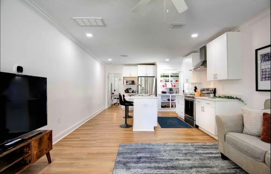 Building Photo - 5804 N Miami Pl