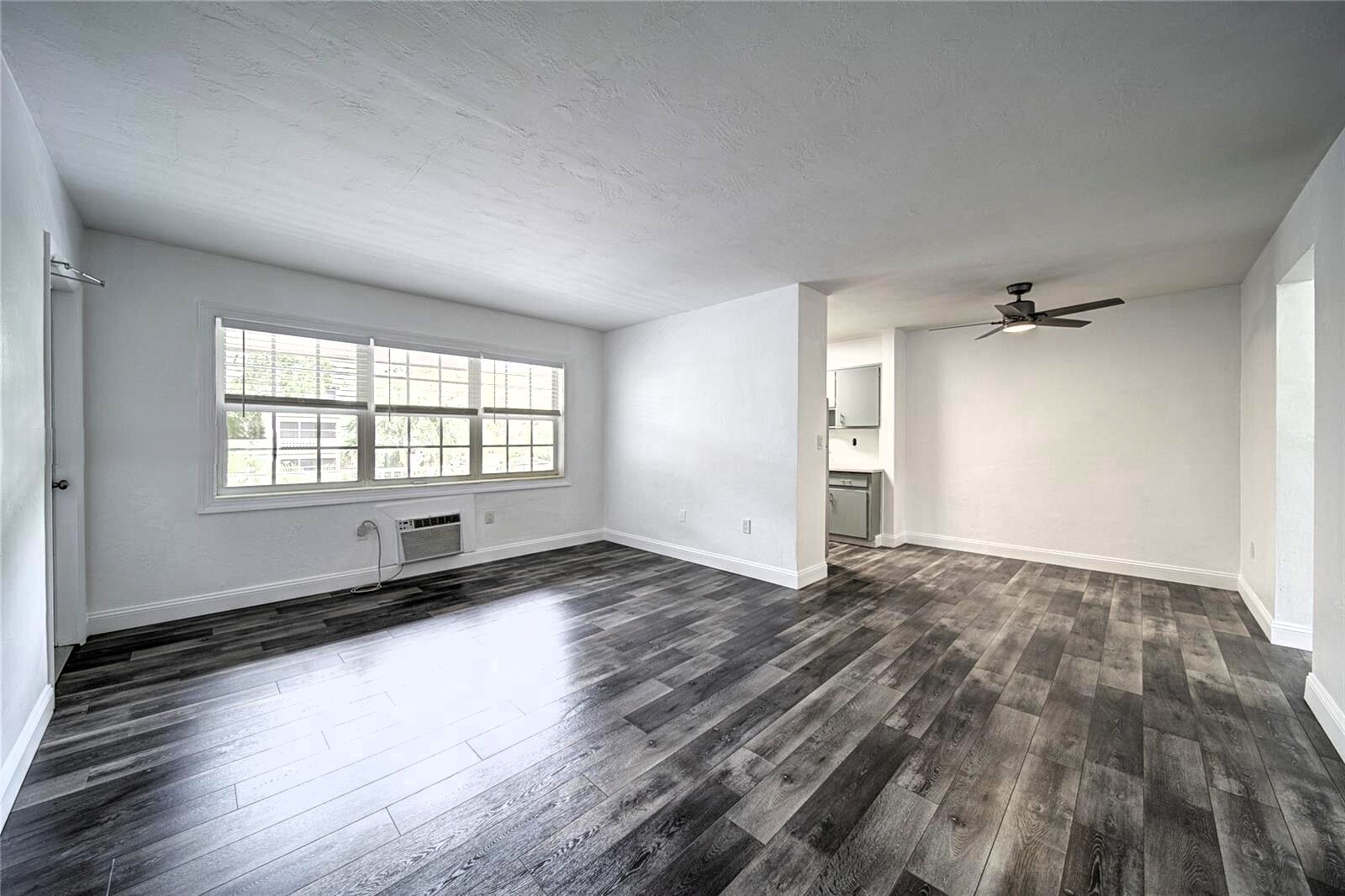 Building Photo - 6565 Santona St