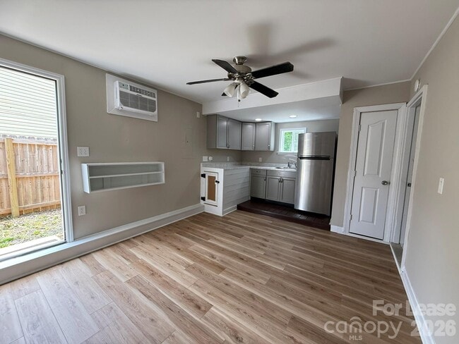 Building Photo - 431 Kingville Dr