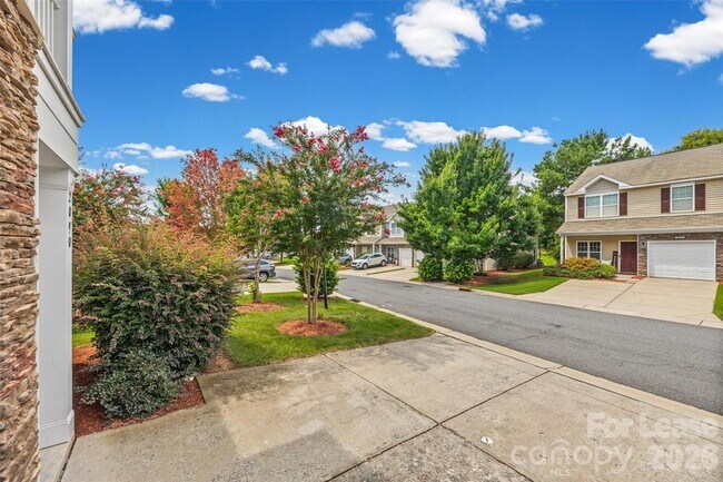 Building Photo - 2090 Shady Pond Dr