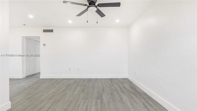Building Photo - 14980 NE 5th Ct