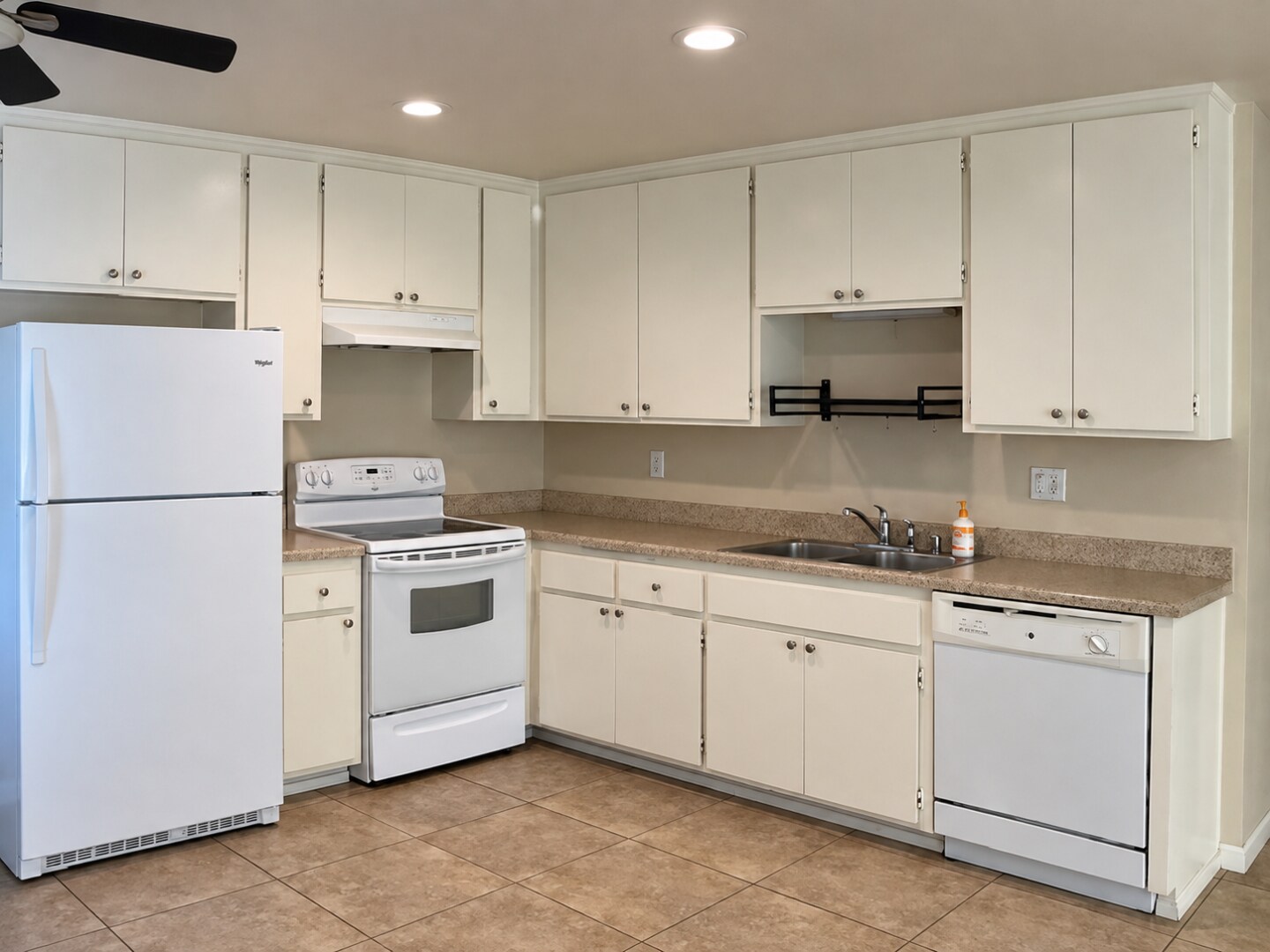 Building Photo - 9906 Buena Vista Dr