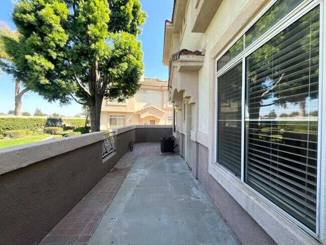 Building Photo - 3 bed, 3 bath located in Ontario, CA!