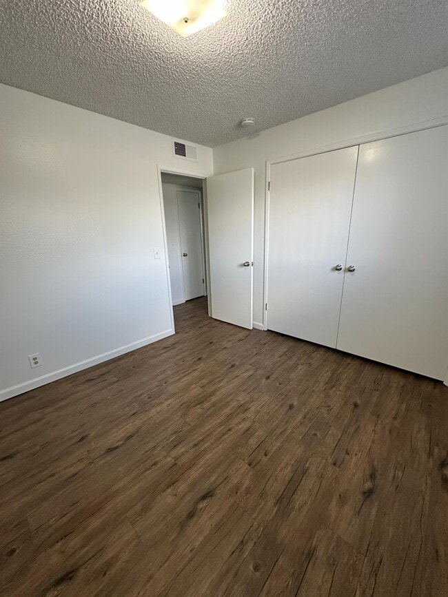 Building Photo - 1069 Cherry Ln