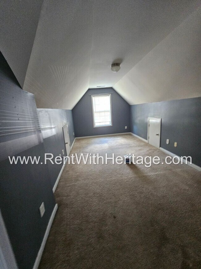 Building Photo - Gorgeous 4bd/ 2.5 Bath / Attention to Detail / Popular Menlow Station / Swim/ Tennis/ Direct Acce...