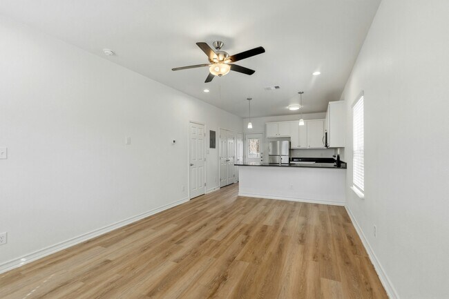 Building Photo - 707 Runnels Ave