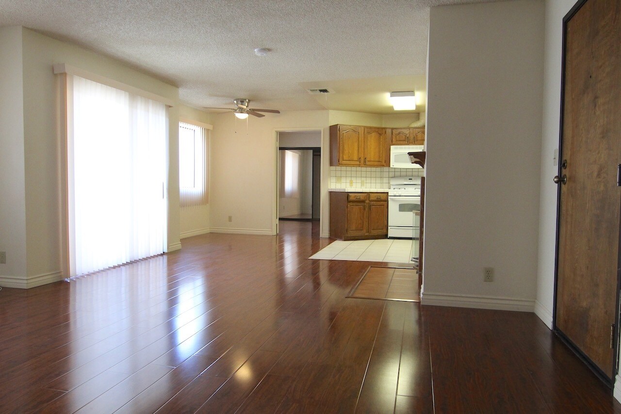 Building Photo - 4267 Beverly Glen Blvd