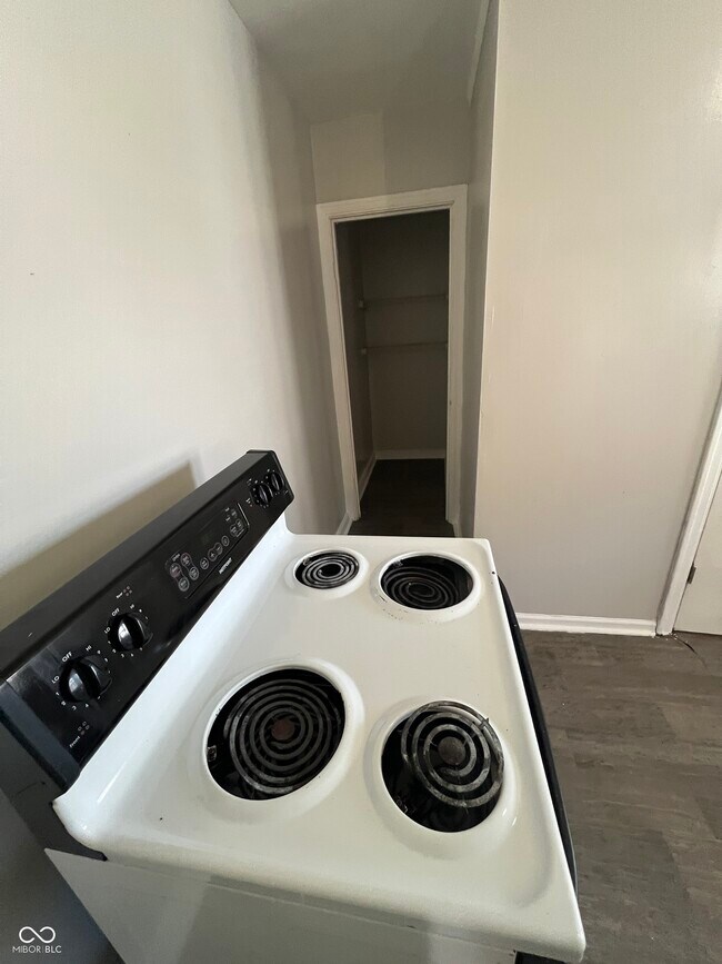 Building Photo - 320 N Sherman Dr