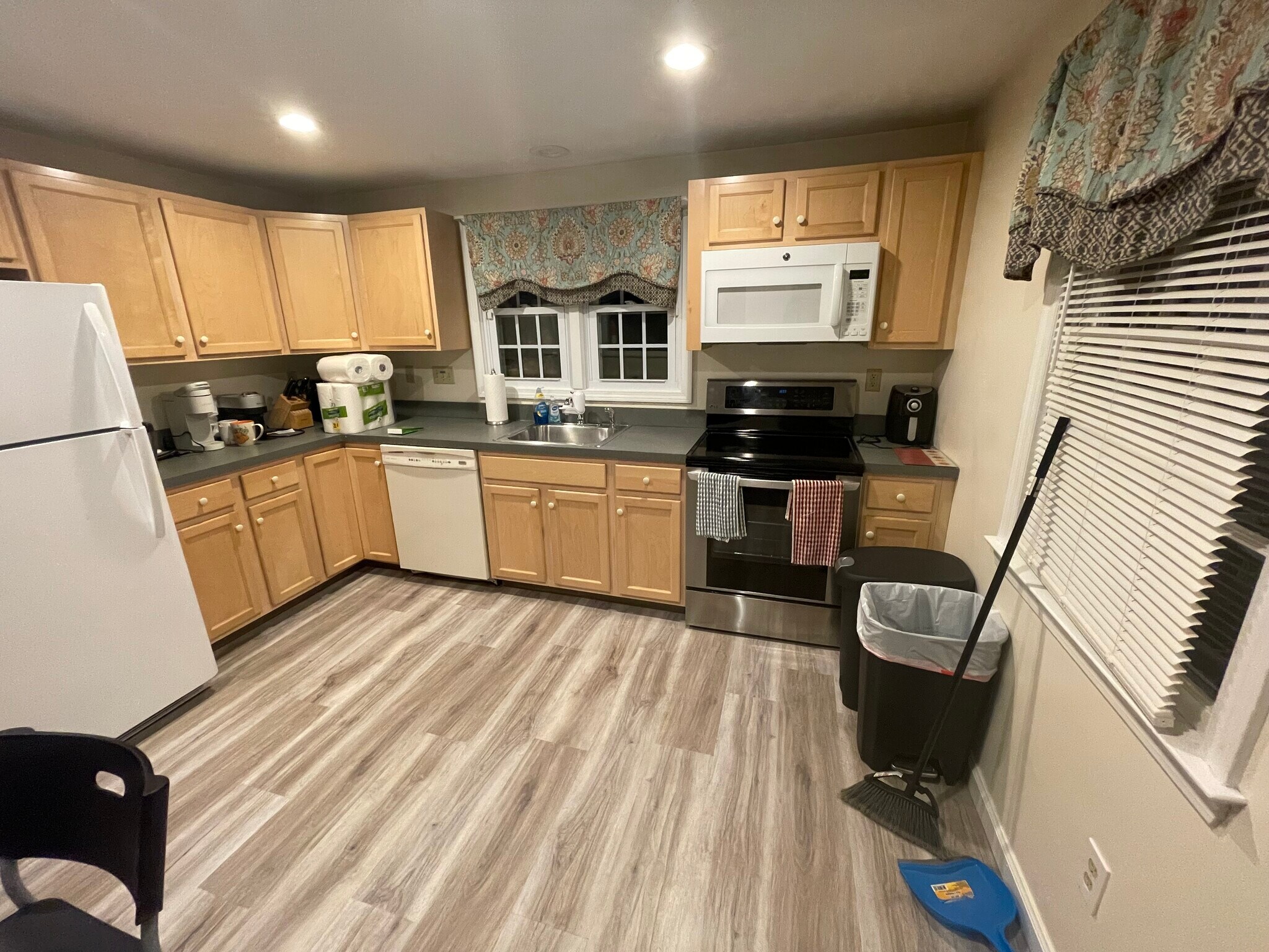 Kitchen - 80 Klarman Dr